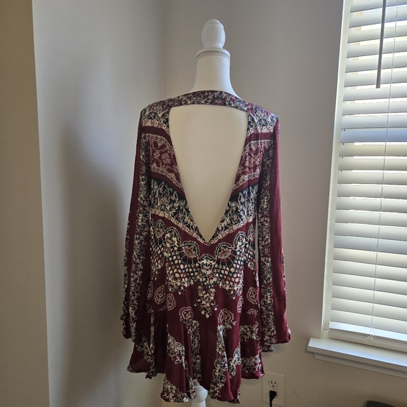 Free People Sz M Bohemian Maroon Pattern Deep V-back L/Sl  Blouse or Mini Dress - Picture 3 of 10